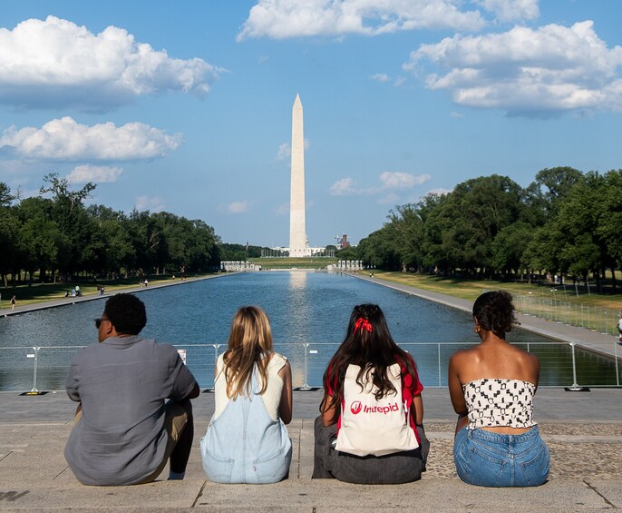 Washington by Day: Small Group Sightseeing Tour via Electric Vehicle