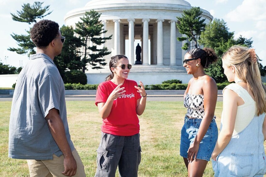 Washington by Day: Small Group Sightseeing Tour via Electric Vehicle