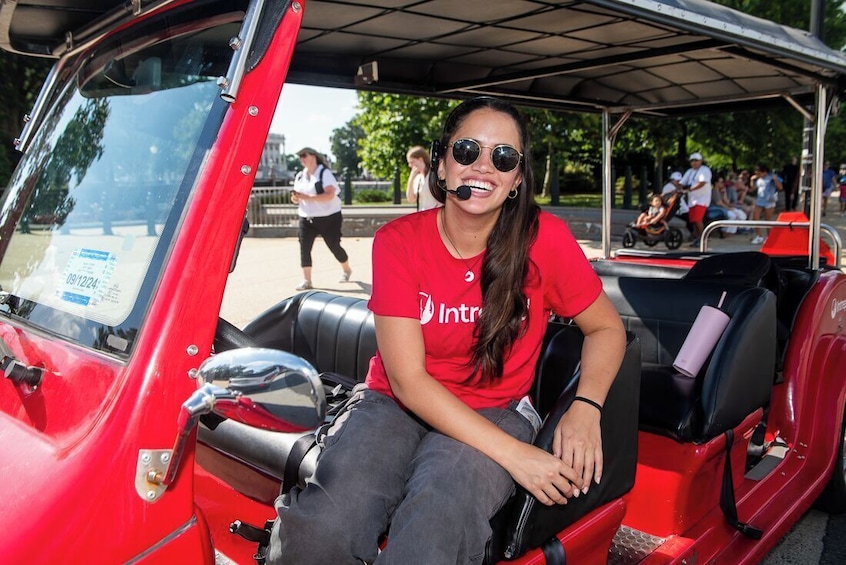 Washington by Day: Small Group Sightseeing Tour via Electric Vehicle