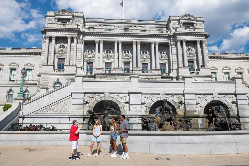 Washington by Day: Small Group Sightseeing Tour via Electric Vehicle