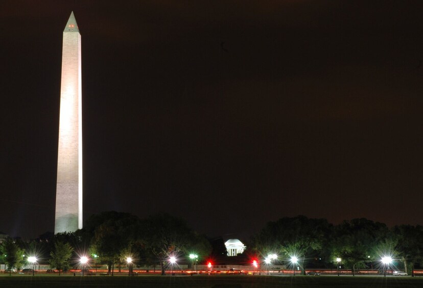 Washington: Small-Group Major Landmarks by Night Tour 