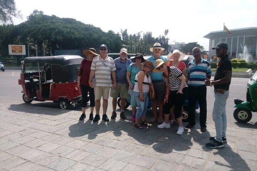 Private City tour in Colombo By tuk tuks or Cars