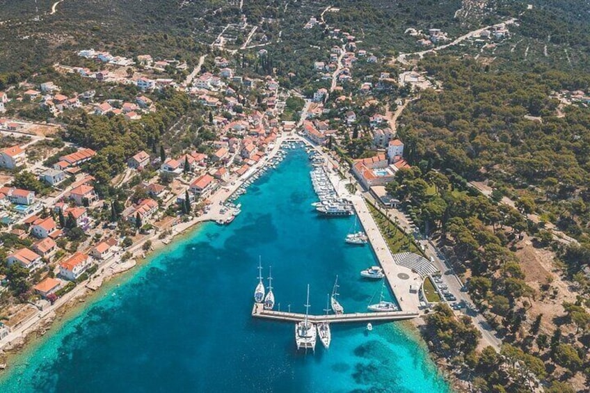 Šolta - Maslinica bay