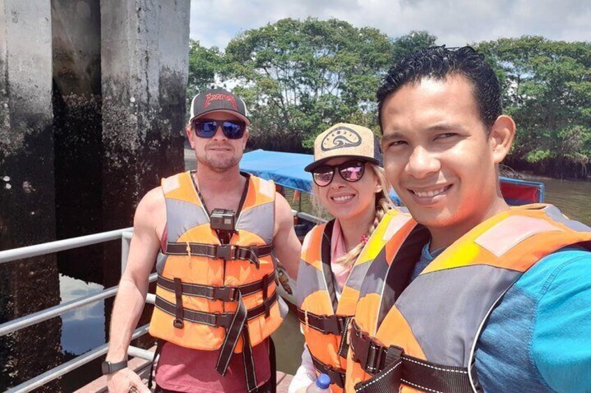 Dolphin Watching in Puerto El Morro from Guayaquil