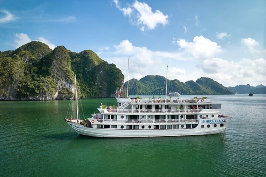 BEST SELLER - 2 Day/1 Night Boutique Cruise in Halong Bay