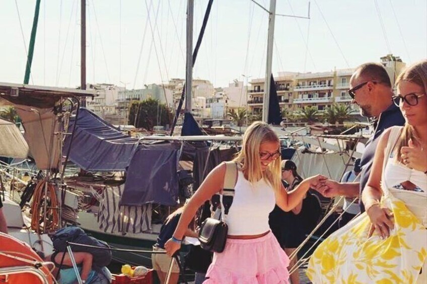 Rethymno: Sunset Catamaran Cruise with Wine and Snacks