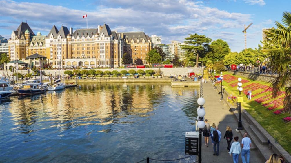Victoria & Butchart Gardens Tour from Vancouver Small Group