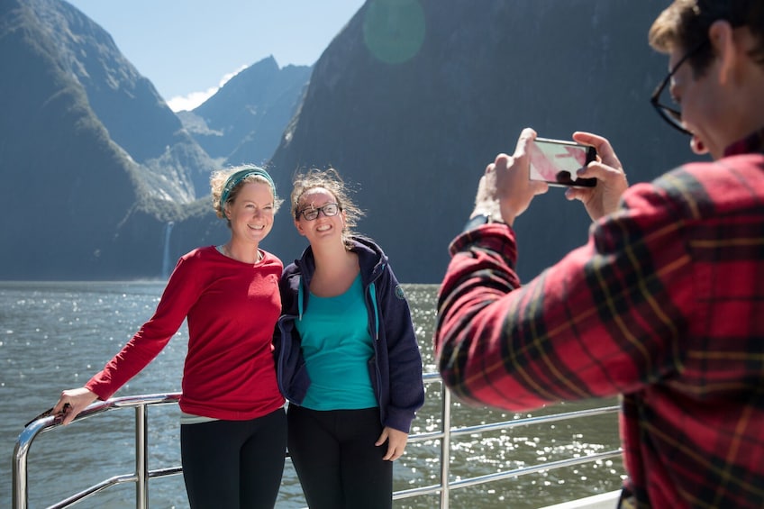 Milford Sound Fly-Nature Cruise-Fly Half Day Tour