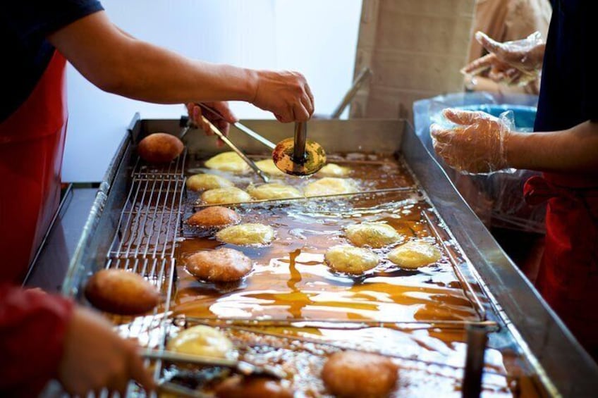 Do you know who's the first people to make legendary pancake with savoury ingredient in Korea? We bring you to the origina people not to copycat.