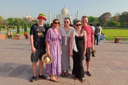 2 Tage Übernachtung Taj Mahal & Agra Tour ab Delhi