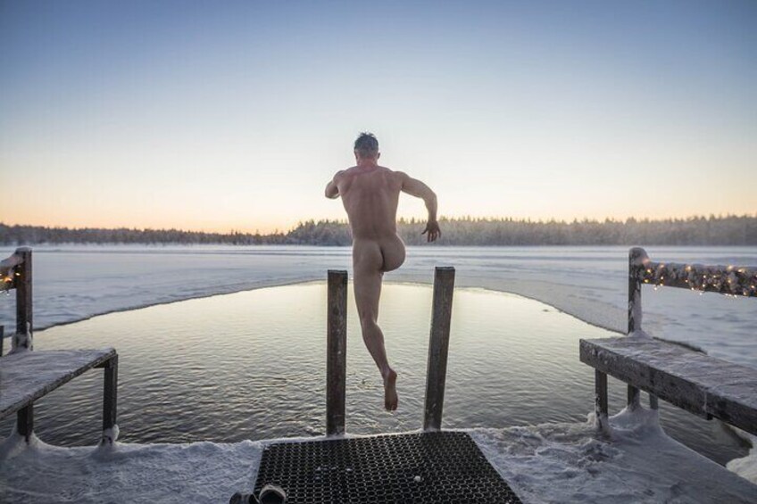 Best Of Lapland: Sauna, Ice swimming, Dinner & Northern Lights 