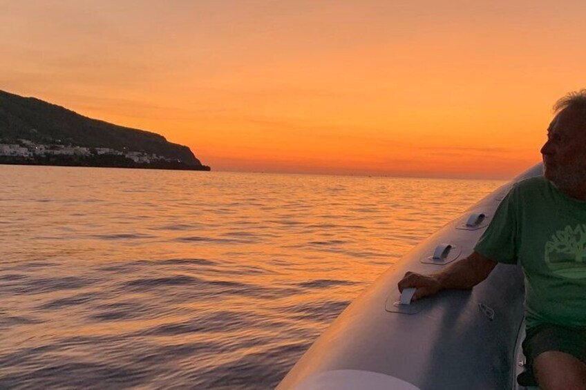 Sciara del Fuoco from the sea with an aperitivo to Ginostra, boat tour