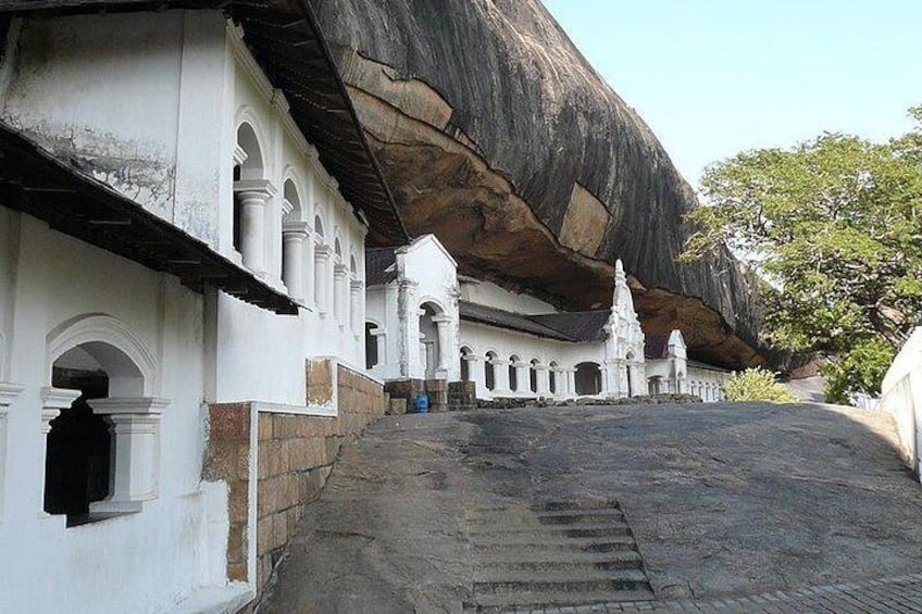 Private 1 day Tour "Sigiriya & Dambulla Cave Temple" with Entrance fee & Lunch