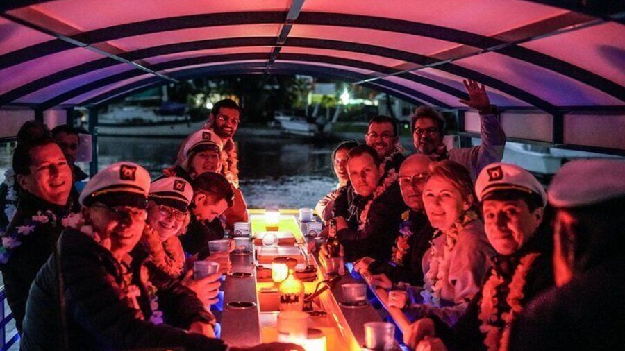 Sandbar Splash and Yacht Tour in Fort Lauderdale