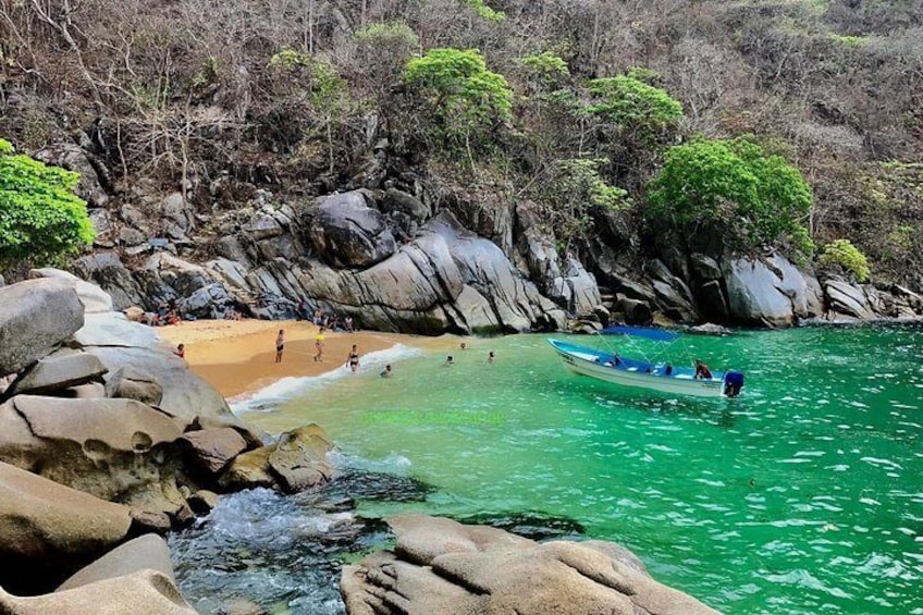 Hiking & Snorkeling to Mexico's Smallest Paradise Colomitos Beach