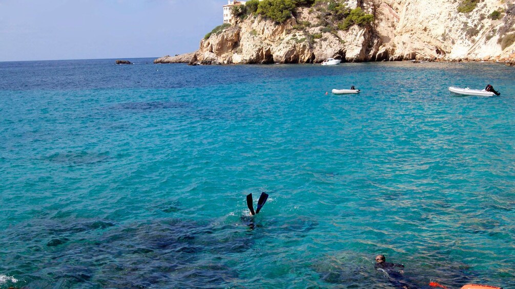 Tourists diving in Santa Posa