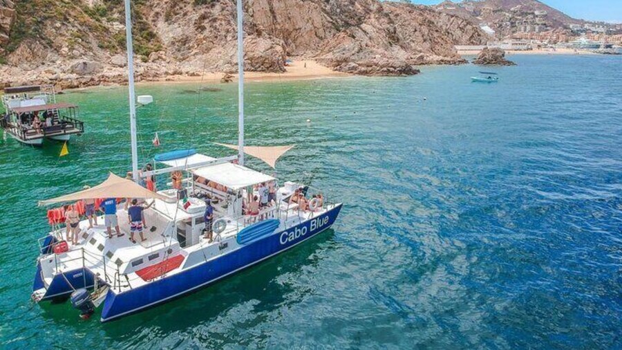 Cabo Blue boat in the bay area of Cabo San Lucas, arriving at the Pelican Rock. #caboblueboat #loscabos #cabos