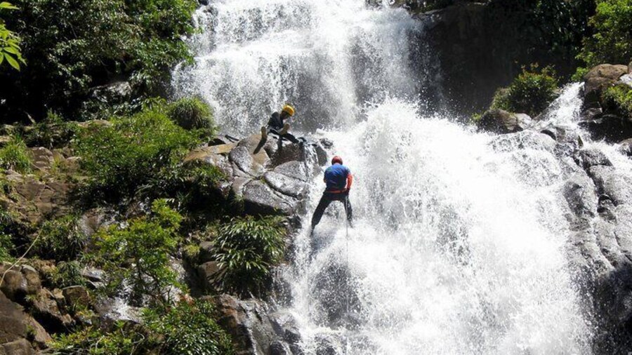 La Cuba WATERFALL RAPPELLING and La Planta GIANT NATURAL POOL from MEDELLIN