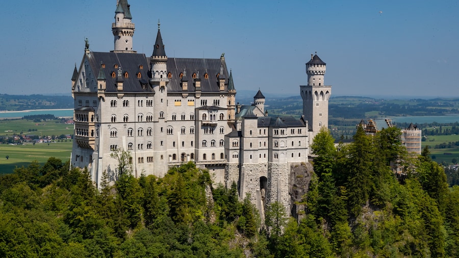 Fast Track Neuschwanstein & Linderhof Full-Day Premium Tour