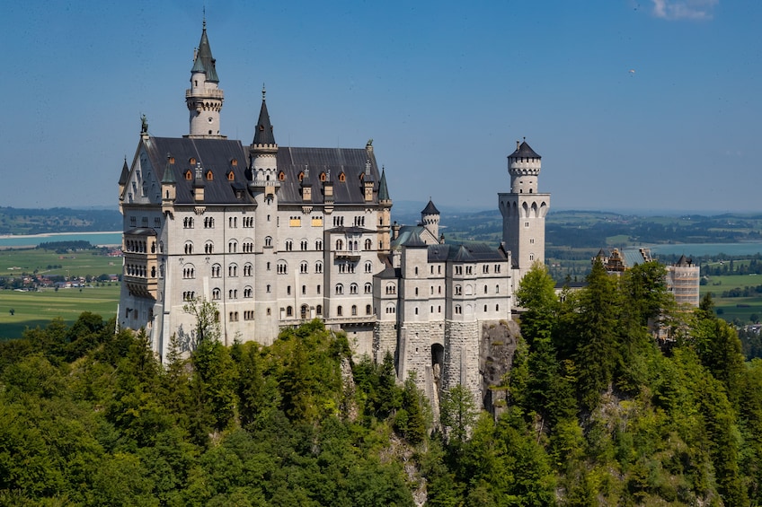 Fast Track Neuschwanstein & Linderhof Full-Day Premium Tour