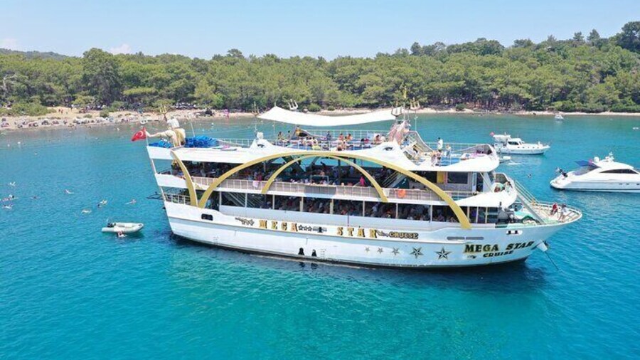 Kemer: Luxury Yacht Tour near Olympus and Phaselis Bay with Lunch