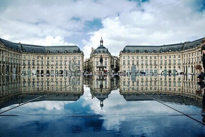 Private 3-hour Walking Tour of Bordeaux with official tour guide