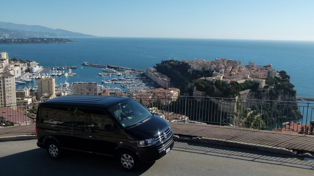 Charger l’élément 1 sur 5. Great view of the water from the highway in France