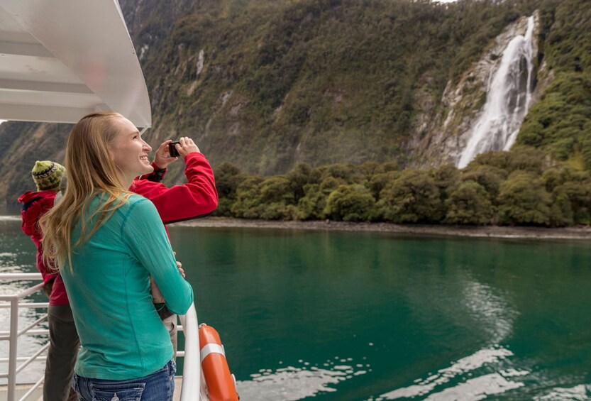 Milford Sound Cruise with Underwater Observatory and Lunch