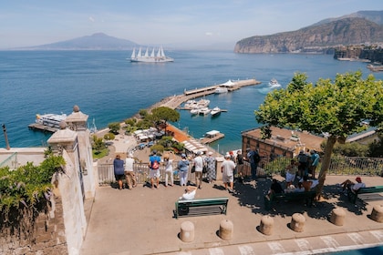 Early Entry Pompeii Tour & Amalfi Coast Day Trip from Rome