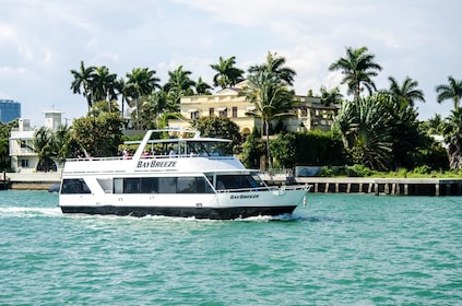 Tour de Miami en barco con una bebida gratis 