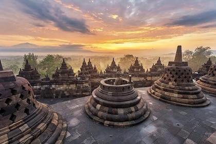 Yogyakarta privétour: Borobudur, Prambanan en Merapi-vulkaan (met lunch)