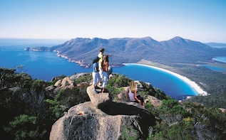 Full-Day Wineglass Bay & Freycinet National Park Tour