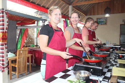 From Ubud : Ubud Balinese cooking class with Market tour