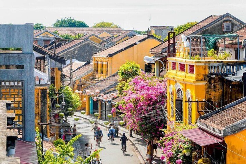 Colorful streets of Hoi An ancient town