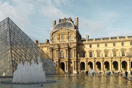 Billett til Louvre-museet og valgfri cruise på Seinen