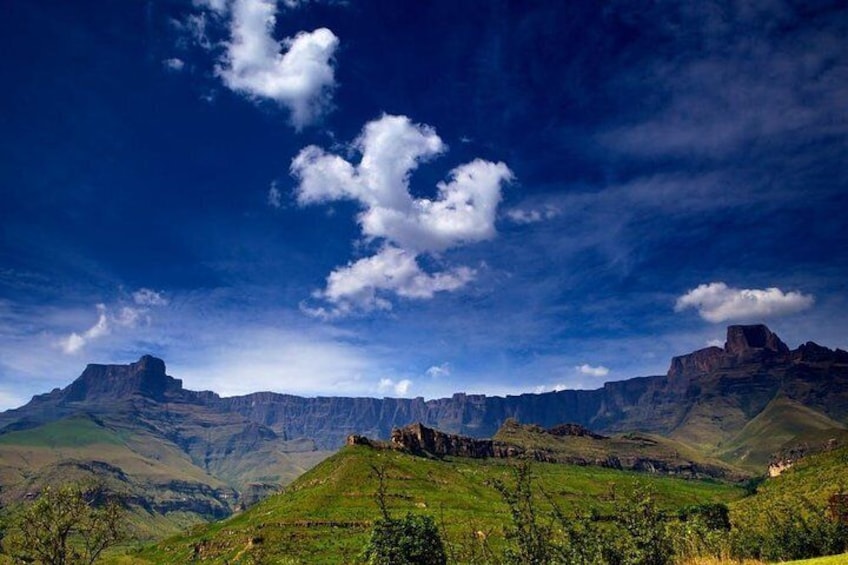 Drakensberg, Nelson Mandela Capture S & Howick Falls - 2 Day Tour from Durban