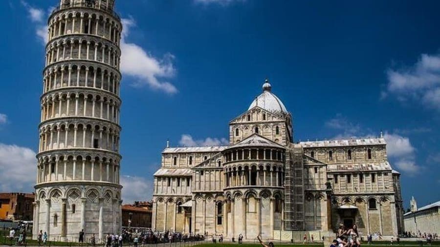 Pisa, Siena, San Gimignano Tour : Lunch and Wine in Chianti Included