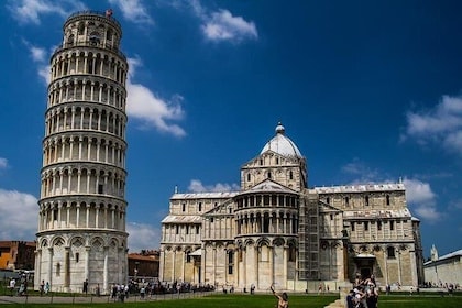 Pisa, Siena, San Gimignano Tour : Lunch and Wine in Chianti Included