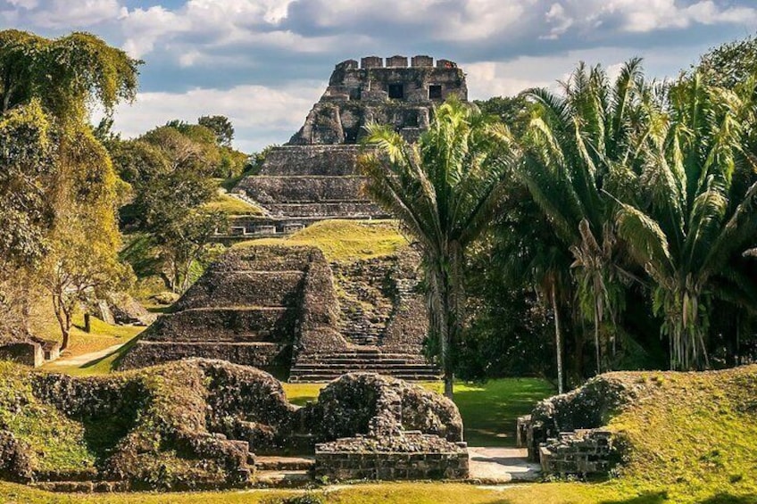 Xunantunich Half-Day Tour from Placencia with Lunch