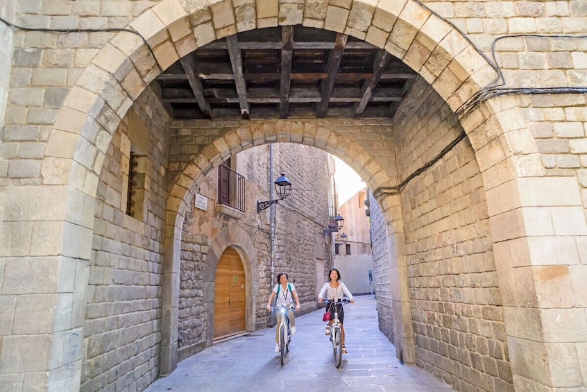 360o Barcelona eBike with Montjuic Cable Car & Boat Ride - Small Group