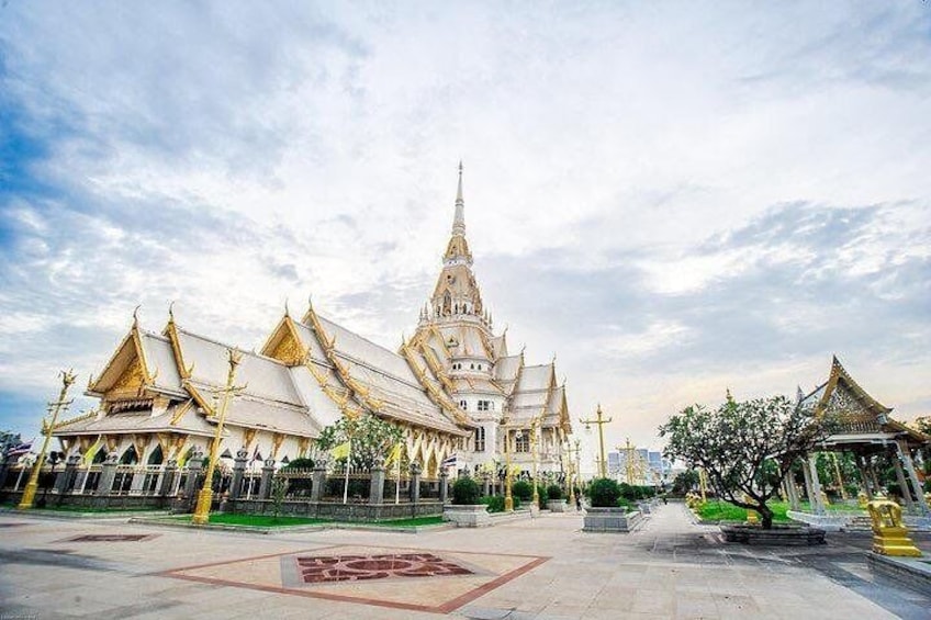 Chachoengsao Full Day Tour from Bangkok : Lord Ganesha Temple & BAT at Temple