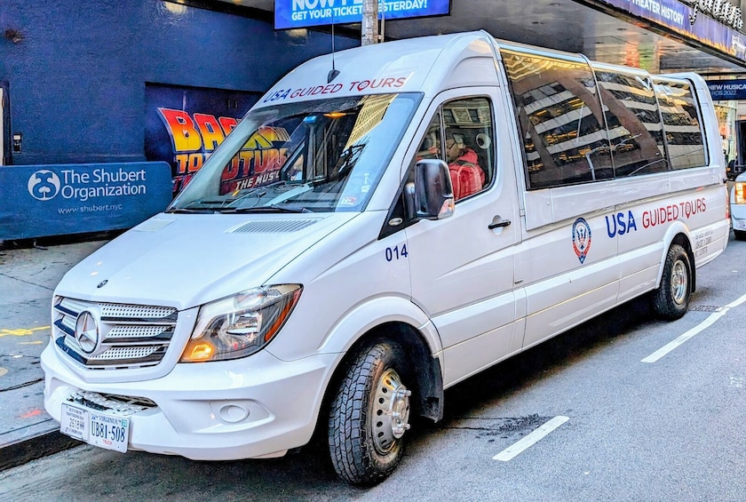 Big Apple in Lights: Evening NYC Bus Tour With Climate-Controlled Bus