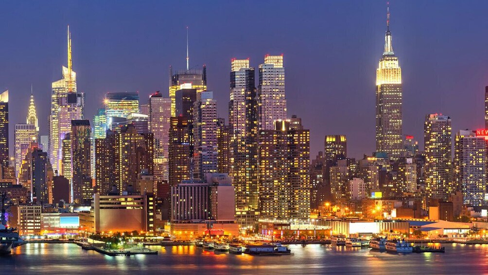Big Apple in Lights: Evening NYC Bus Tour