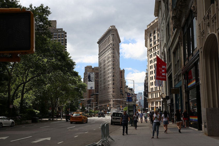 Discover NY: Fully-Guided NYC Bus Tour