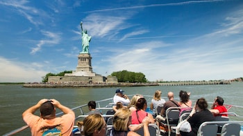 Discover NY: Fully-Guided NYC Bus Tour