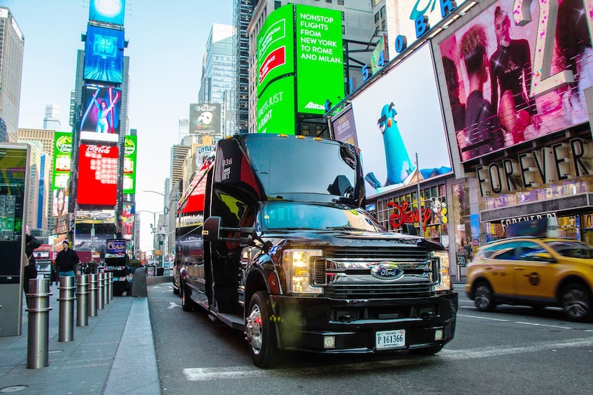 Discover NY: Fully Guided NYC Bus Tour