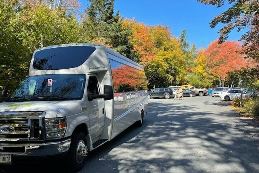 Premium Narrated Bus Tour of Bar Harbor and Acadia National Park (3.5 Hours)