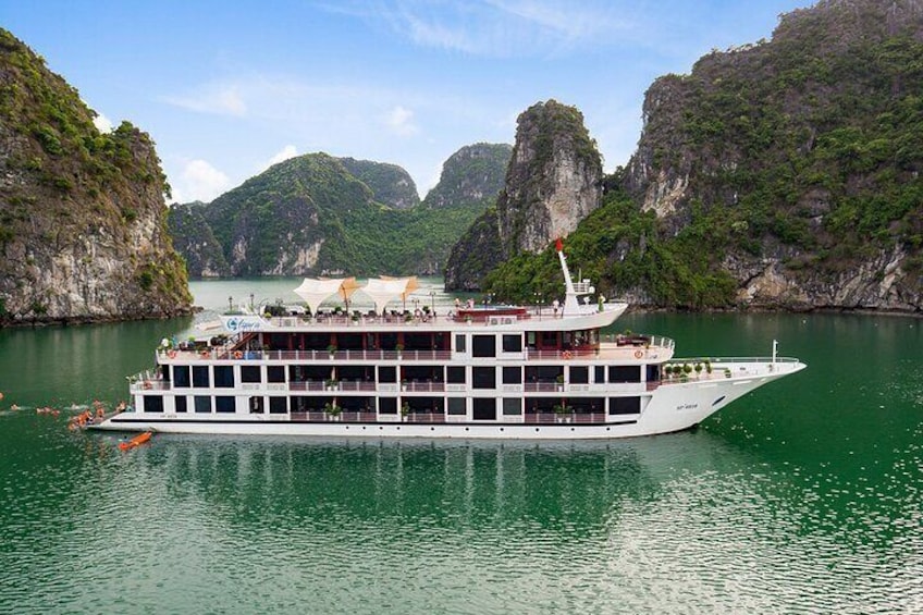 Halong Bay Luxury 3 Days Cruise (2 Nights on Boat - Balcony Cabin)