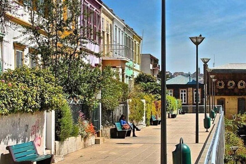 Famous Valparaíso! Premium Walking Tour with a Native Guide