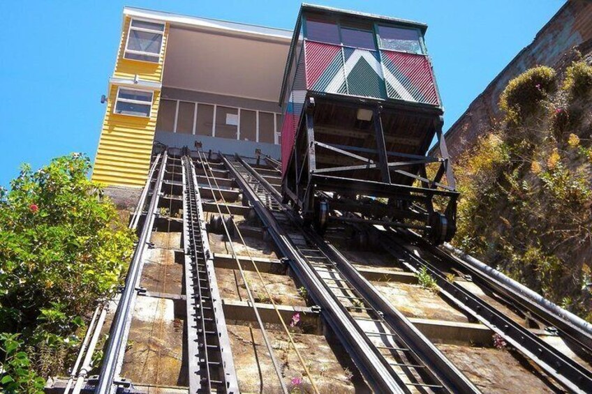 Famous Valparaíso! Premium Walking Tour with a Native Guide